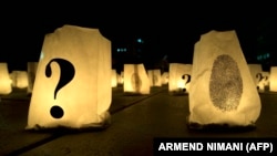 Performans organizovan u Prištini 2013. u znak sećanja na nestala lica (Fotografije iz arhive).