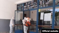 Дезинфекција на јавна институција во Тетово за спречување на ширење на коронавирусот. Архивска фотографија. 