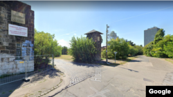 Az egykori Hídépítő utca–Helyi kikötő út sarka a Google térképén