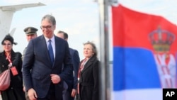 Presidenti i Serbisë, Aleksandar Vuçiq, mbërrin në Moskë më 7 maj, në prag të shënimit të Ditës së Fitores në Luftën e Dytë Botërore.