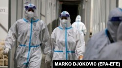 Sindikat lekara i farmaceuta najavio je za 15. februara, kada se obeležava Dan državnosti, protest ispred zgrade Vlade Srbije kako bi ukazao na veliki broj lekara i zdravstvenih radnika umrlih tokom pandemije korona virusa. (Foto: Kliničko-bolnički centar Zemun)