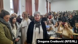 Dekanka Filozofskog fakulteta u Nišu Natalija Jovanović, podržala je studentsku blokadu te ustanove. Filozofski fakultet u Nišu je, odlukom studentskog plenuma, blokiran 6. decembra.
