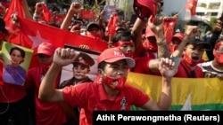 Premijerka Aung San Su Ći pozvala je stanovništvo da "ne prihvati" vojni udar (na fotografiji protesti i Bankoku zbog dešavanja u Mjanmar)