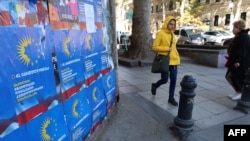 Afișe de campanie la Tbilisi, înainte de alegerile parlamentare din 26 octombrie. 