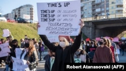 U Skoplju je u sredu održana protestna šetnja na kojoj je zatraženo da institucije temeljito raščiste slučaj “Javna soba”, te da država sveobuhvatno pristupi suočavanju sa rodno zasnovanim nasiljem