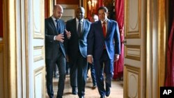 От ляво надясно: френският външен министър Жан-Ноел Баро, британският външен министър Дейвид Лами и държавният секретар на САЩ Марко Рубио в Париж, 17 април 2025 г.
