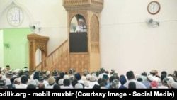 Ежегодно в разгар хлопковой кампании в Узбекистане имамы мечетей призывают прихожан мечетей выйти на сбор урожая.