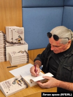 Красимир Димовски при представянето на романа "Тезеят в своя лабиринт".