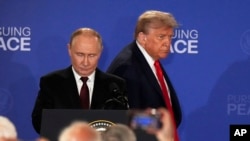 Анкориджде келіссөзден кейін ақпарат құралдарына шыққан Трамп пен Путин