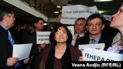 Atmosfera ispred sudnice pred početak suđenja Bosiljki Mladić, 5. april 2011.