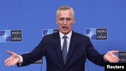 Secretarul General NATO, Jens Stoltenberg, spune că toți aliații sunt de acord că Ucraina trebuie ajutată sistematic, și că va deveni într-o bună zi membră în alianță. Detaliile rămân însă confuze. 