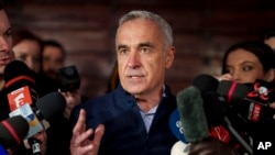 Калин Георгеску, независен кандидат на проруската екстремна десница, постигна изненадувачка победа во првиот круг од изборите.