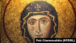 Турция. Стамбул. Мозаика с изображением Девы Марии в храме Святой Софии
