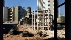 Prima biserică demolată la ordinul dictatorului comunist Nicolae Ceaușescu, 30 aprilie 1977. În campania de remodelare agresivă a arhitecturii Bucureștiului, cuplul Ceaușescu a decis demolarea a 22 de biserici și ascunderea între blocuri, prin translare, a altor opt.