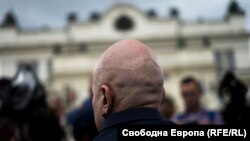 От коалицията "Изправи се! Мутри вън!" възнамеряват да подкрепят предложението на "Има такъв народ" за връщане на депутатите в старата сграда на парламента 