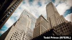 Pajn strit 20 (levo), luksuzna stambena zgrada u njujorškoj finansijskoj četvrti