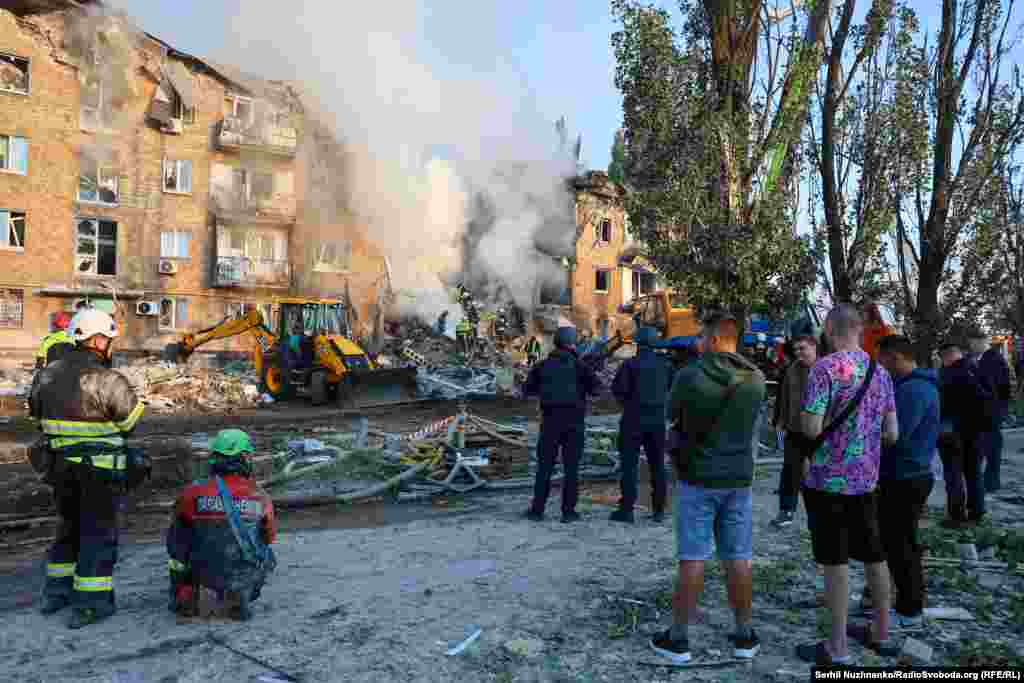 В Дарницком районе Киева зафиксировали прямое попадание в пятиэтажный дом