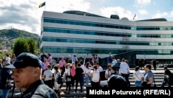 Reporters from multiple news outlets protest in Sarajevo on September 30 after a group of hooligans attacked the editorial board of Radio Sarajevo on September 27.