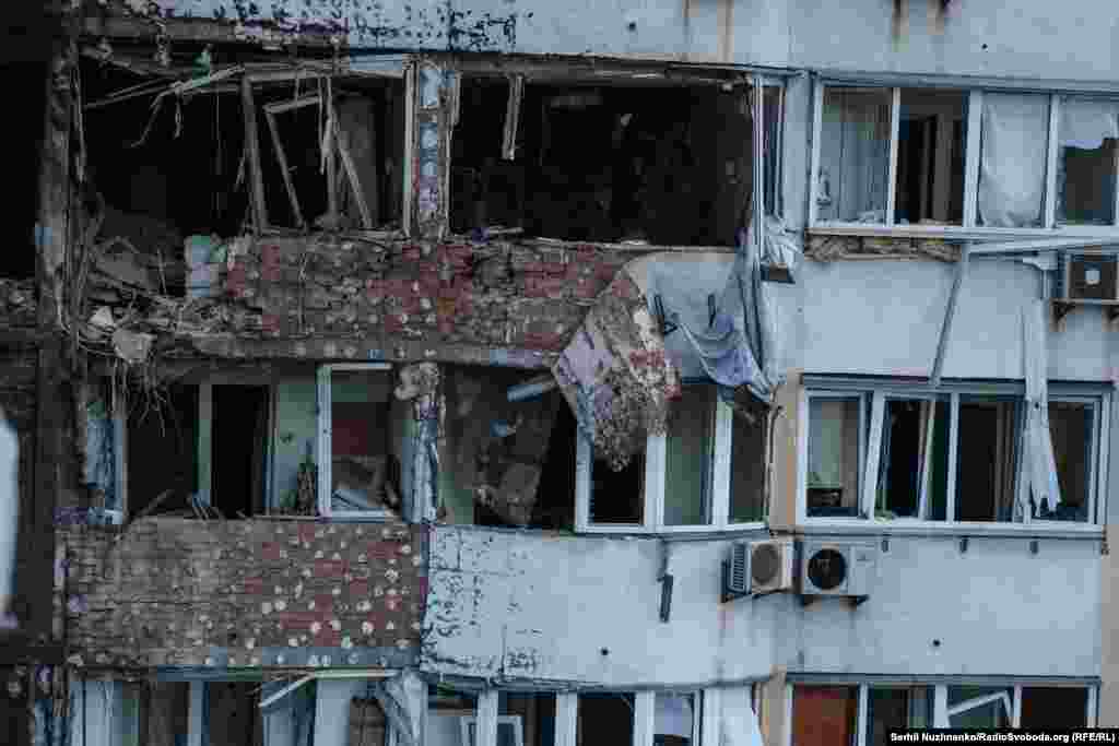 Razrušen stan pogođen jednim od ruskih napada