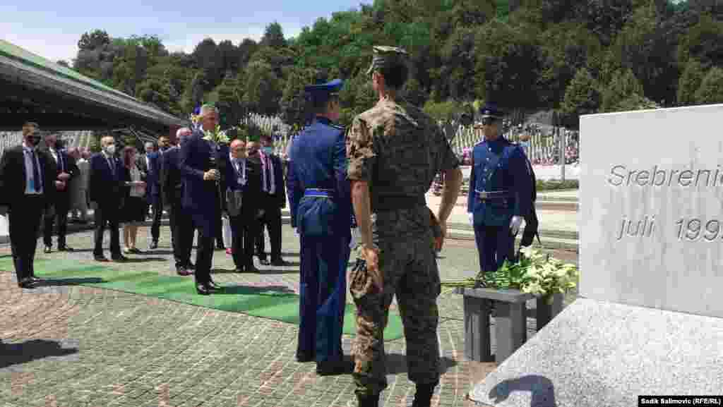 Cvijeće je položio i predsednik Crne Gore Milo Đukanović.