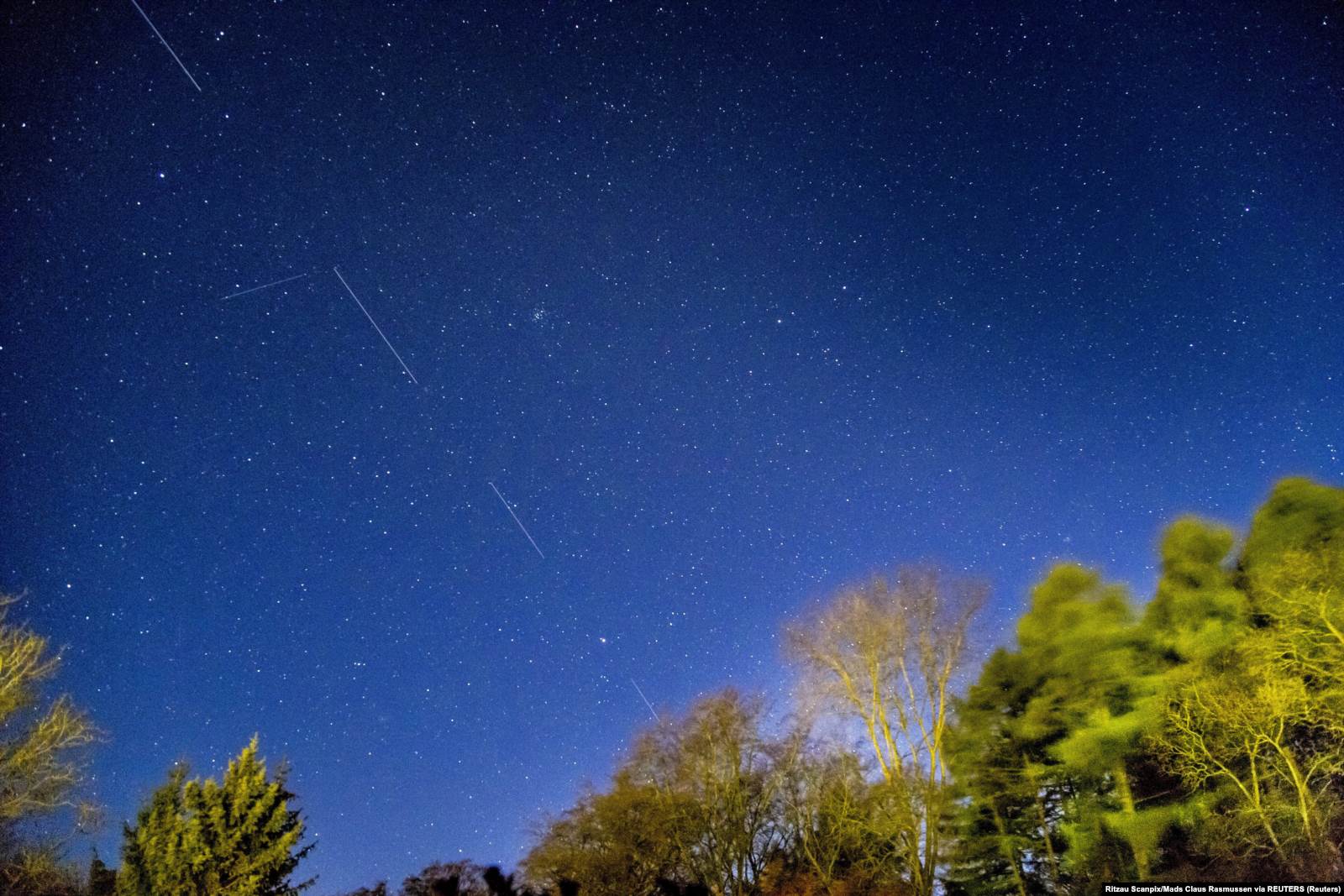 SpaceX sateliti Starlink 5 uslikani u Danskoj 21. april 2020.