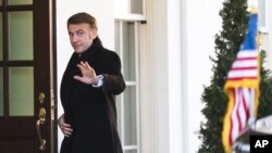 Emmanuel Macron ulazi u Bijelu kuću, 241. februara 2025.