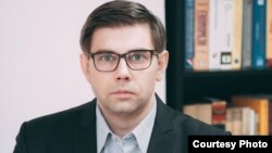 Pod hitno započeti proces rasterećenja privrede, upozorava Faruk Hadžić