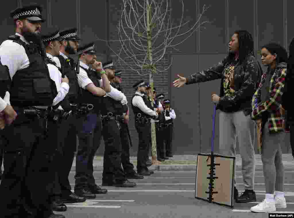 აქცია ლონდონში, აშშ-ის საელჩოს მახლობლად.&nbsp;