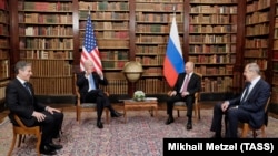 Američki državni tajnik Antony Blinken (slijeva nadesno), američki predsjednik Joe Biden, ruski predsjednik Vladimir Putin i ruski ministar vanjskih poslova Sergej Lavrov na američko-ruskom samitu u Vili La Grange u Ženevi, Švicarska, u lipnju 2021.