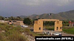 پر ډیورنډ کرښه د پاکستانۍ غاړې یو عکس 