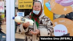 Vânzătoare de lactate de țară