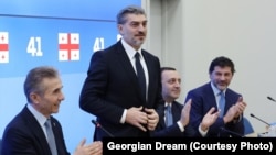 Михаил Кавелашвили (в центре)