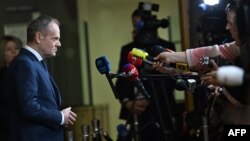 Новият премиер Доналд Туск се зарече още след като зае поста, че ще възстанови отношенията с Брюксел