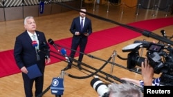Премьер-министр Венгрии Виктор Орбан общается со СМИ во время саммита лидеров Европейского Союза в Брюсселе, Бельгия, 26 июня 2025 года