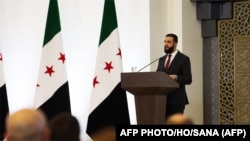 Privremeni predsednik Sirije Ahmed al-Šara govori na konferenciji o nacionalnom dijalogu u Damasku, 25. februar 2025.