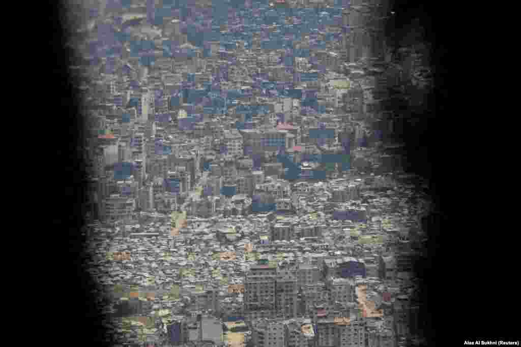 Pogled na Gazu iz francuskog vojnog aviona, prije nego što je iz njega dostavljena pomoć Gazi, 3. avgusta.