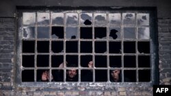 Izbeglice u neformalnom skloništu u blizini Beograda na vodi, koji je srušen u maju 2017. godine