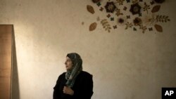 Mohamed anyja, Fida Zalabani a család lerombolásra váró otthonában Jeruzsálemben 2023. augusztus 30-án