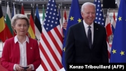 Архивска фотографија- Претседателот на Соединетите Американски Држави Џо Бајден и претседателката на Европската комисија Урсула Фон дер Лајен,