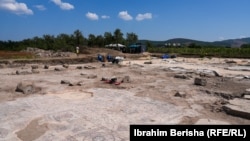 Hapësira ku po kryhen kërkime në dyshemenë e bazilikës në qytetin Justiniana Secunda.