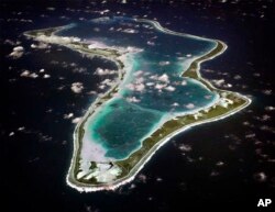 Pe atolul Diego Garcia se află o bază aeriană a Marii Britanii și Statelor Unite, folosită în lansarea trupelor americane în două invazii ale Irakului.