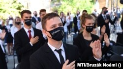 Elsőéves hallgatók eskütétele az Állatorvostudományi Egyetem évnyitó ünnepségén az egyetem campusán 2020. szeptember 7-én