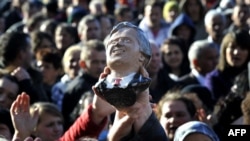 Statua u obliku Fikreta Abdića Babe, fotoarhiv