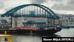 Uklanjanje centralnog luka Starog savskog mosta u Beogradu, 30. jul 2025. 