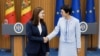 Marta Kos (dreapta), comisara europeană pentru extindere, alături de Cristina Gherasimov, viceprim-ministra pentru integrare europeană, la o conferință de presă susținută la Chișinău, în timpul vizitei oficialei de la Bruxelles în R. Moldova în perioada 3-5 septembrie
