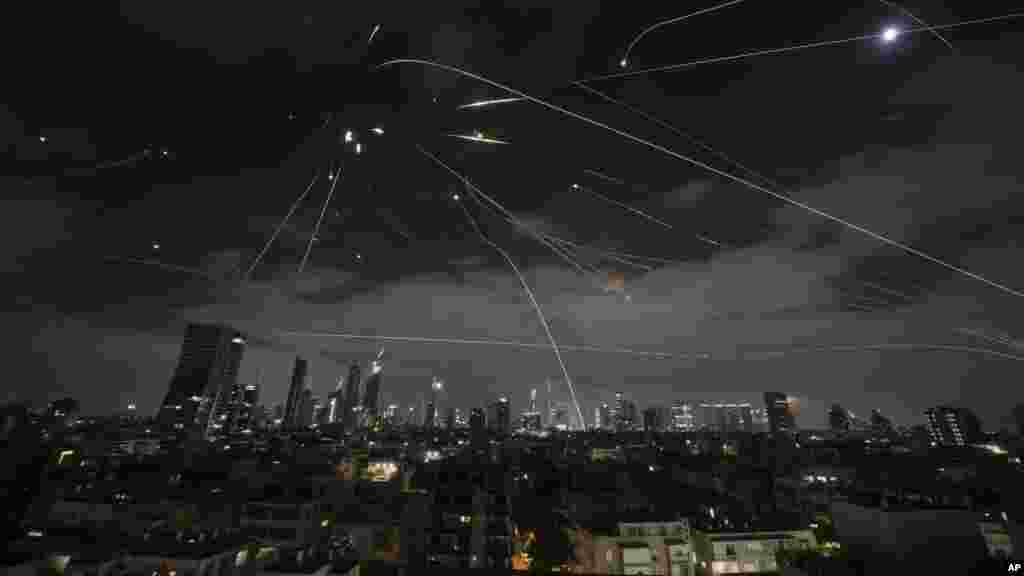 Péntek óta kölcsönösen támadja egymás területét az izraeli és az iráni hadsereg. Az izraeli vaskupola védelmi rendszer az iráni rakéták java részét ártalmatlanította