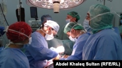 Врачи в операционной. Иллюстративное фото.