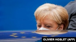 Angela Merkel az Európai Unió kétnapos, személyes találkozójának végén, Brüsszelben, 2020. október 16-án 
