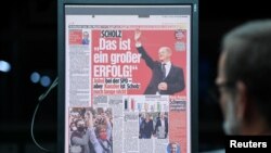 A Bild nyomtatott kiadásának egyik oldalán a Szociáldemokrata Párt (SPD) vezetője és legfőbb kancellárjelöltje, Olaf Scholz, a 2021. szeptember 26 -án.