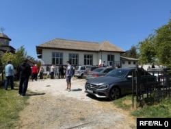 Coadă la secția de vot de la Vama Veche, 4 mai 2025.